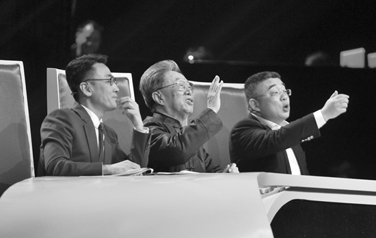 困擾著很多漢語使用者的問題，被三位先生以輕松幽默的方式提出來自嘲后，都令觀眾會心大笑。