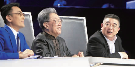 三位“成語先生”坐鎮(zhèn)節(jié)目現(xiàn)場 三位“成語先生”坐鎮(zhèn)節(jié)目現(xiàn)場