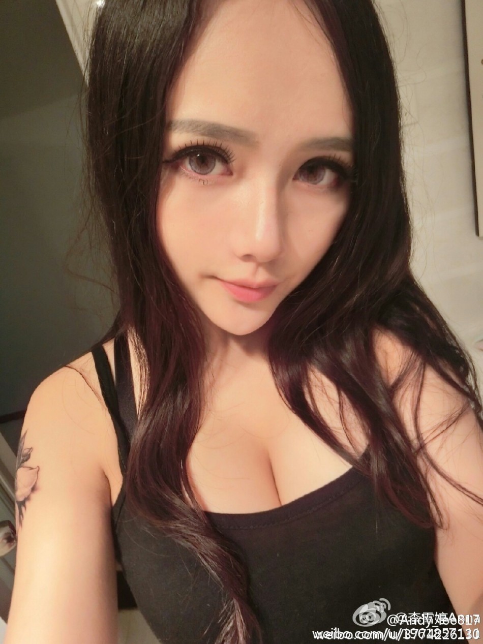 湖大21歲?；ㄇ巴购舐N無懼走光