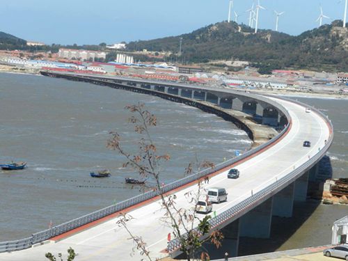 山東首座海島跨海大橋建成通車。（資料圖）